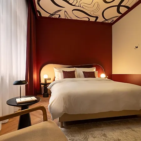 מלון Twentyseven Boutique 4*