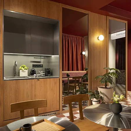מלון Twentyseven Boutique 4*